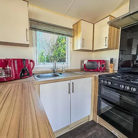 Lovely 8 Berth Caravan With Decking And Wifi In Yorkshire, Ref 71011Ic Tunstall  Exterior photo