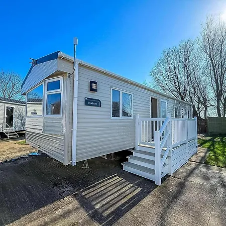 Lovely 8 Berth Caravan With Decking And Wifi In Yorkshire, Ref 71011Ic Tunstall  Exterior photo