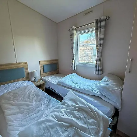 Lovely 8 Berth Caravan With Decking And Wifi In Yorkshire, Ref 71011Ic Tunstall  Exterior photo