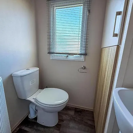 Lovely 8 Berth Caravan With Decking And Wifi In Yorkshire, Ref 71011Ic Tunstall  Exterior photo