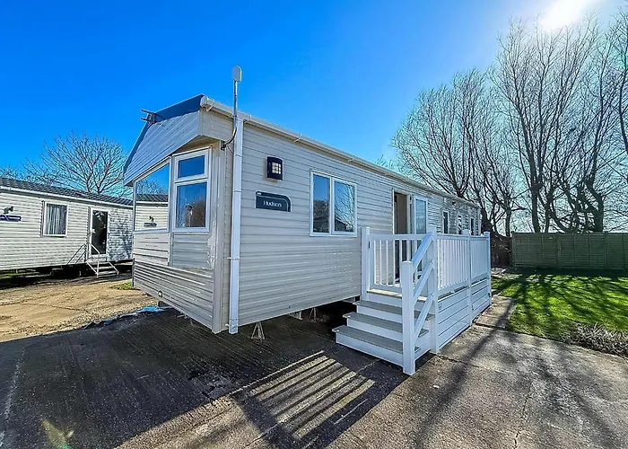 Lovely 8 Berth Caravan With Decking And Wifi In Yorkshire, Ref 71011Ic