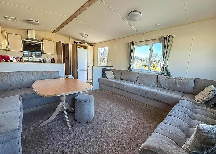 Lovely 8 Berth Caravan With Decking And Wifi In Yorkshire, Ref 71011Ic